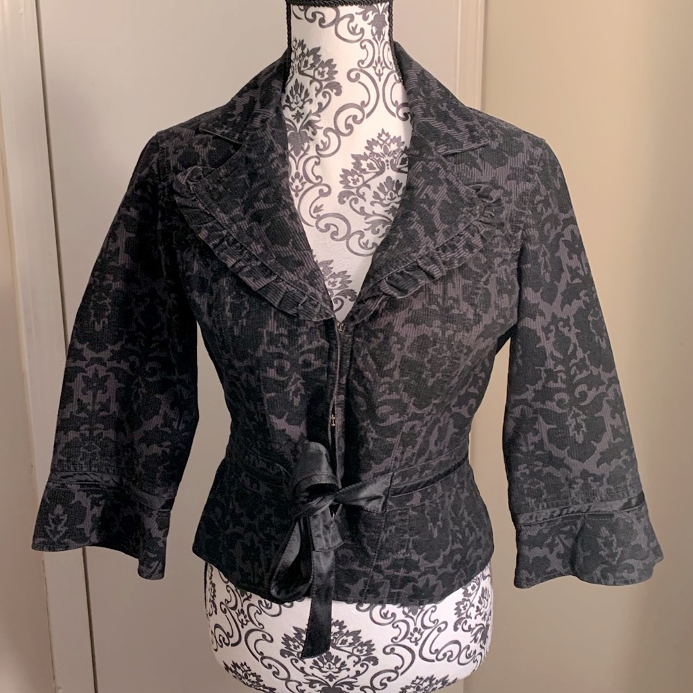 Free people size 8 black on black design 3/4 sash